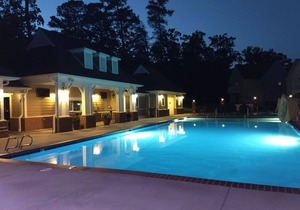 2BR Townhome - Sleeps 6 - Resort Pools, Near Busch Gardens & Water Country