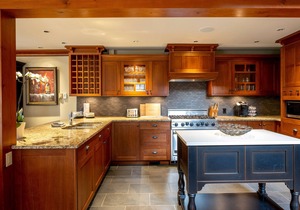 3.5BR | Walk to Slopes | Hot Tub | Garage (Gear Storage Only) | Managed by Aloha Whistler