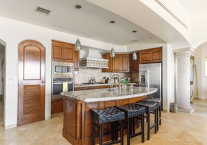 3 BD Oceanview Penthouse with infinity pool and jacuzzi