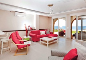 3 bed villa, stunning beachfront locaton