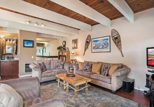 3 Bedroom 2 Bath Condo Adjacent to Village with Mountain Charm