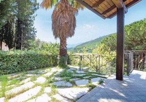 3 bedroom accommodation in Cisano sul Neva (SV)