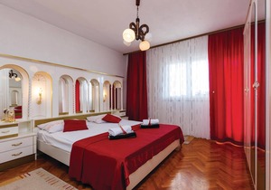 3 bedroom accommodation in Kastel Kambelovac