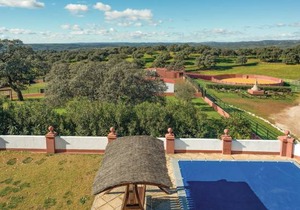 3 bedroom accommodation in El Garrobo