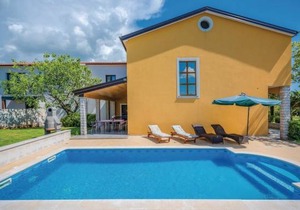 3 bedroom accommodation in Zminj