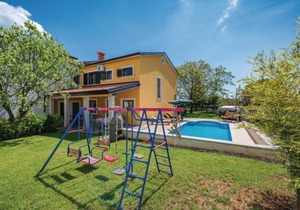 3 bedroom accommodation in Zminj