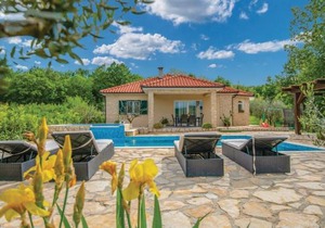 3 bedroom accommodation in Grubine