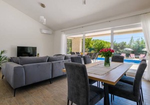 3 bedroom accommodation in Trget