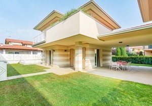 3 bedroom accommodation in Puegnago sul garda