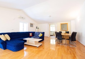 3 bedroom accommodation in Zvecanje