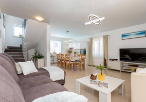 3 bedroom cozy home in Loborika