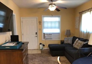 3 bedroom home close to Notre Dame (1234)