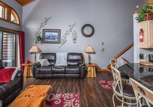 3-Bedroom Renovated Lakeview Townhouse Near Wisp