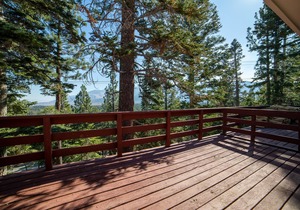 3 Bedroom Townhome with Views Near The Village at Mammoth! Wifi!