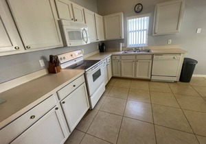 3 Bedroom Villa with Poolside Cinema and Games Room Close to theme Parks sleeps 6+2