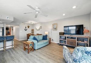 3 BR Pet Friendly East End Condo with community pool