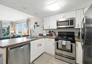 3 BR Pet Friendly East End Condo with community pool