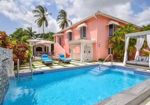 3 Min Walk to Beach - Blessed Manor (6 Bed House)