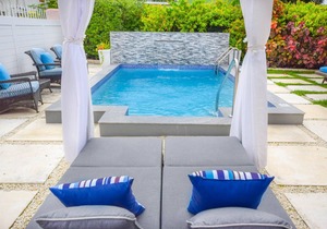 3 Min Walk to Beach - Blessed Manor (6 Bed House)