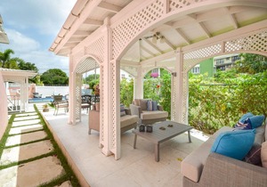 3 Min Walk to Beach - Blessed Manor (6 Bed House)