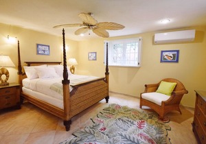 3 Min Walk to Beach - Blessed Manor (5 Bed House)