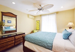 3 Min Walk to Beach - Blessed Manor (5 Bed House)