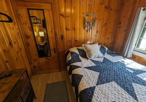 3* Riverfront Resort Cabin 3. Kayak, Swim, Adventure!