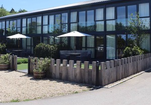 3 SEAGRY BARN @ NABLES FARM, family friendly in Upper Seagry