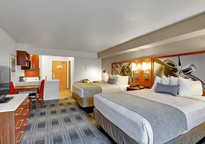 3-Star Hotel ∙ Best Western Plus Navigator Inn & Suites
