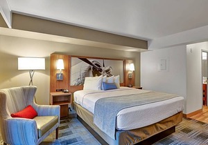 3-Star Hotel ∙ Best Western Plus Navigator Inn & Suites