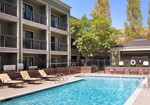 3-Star Hotel ∙ Courtyard San Francisco Larkspur Landing/Marin County