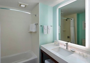 3-Star Hotel ∙ Courtyard by Marriott Nassau Downtown/Junkanoo Beach