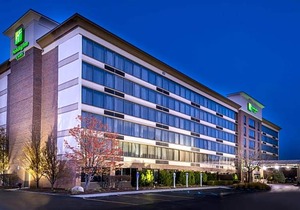 3-Star Hotel ∙ Holiday Inn Hotel & Suites Warren, an IHG Hotel
