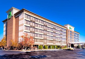 3-Star Hotel ∙ Holiday Inn Hotel & Suites Warren, an IHG Hotel