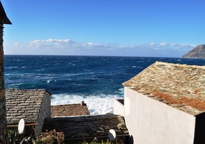 30 metres from the sea, traditional fisherman's cottage with sea-view terrace