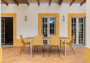 300 m² Accommodation ∙ 4 bedrooms ∙ 8 guests