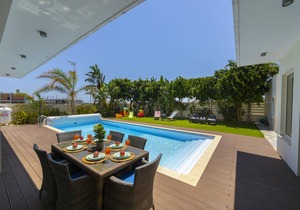 300 m² Villa ∙ 4 bedrooms ∙ 8 guests