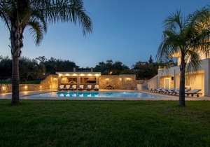 300 m² Villa ∙ 7 bedrooms ∙ 16 guests