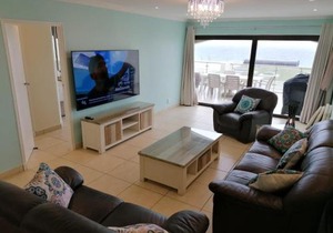 307 Bermudas - by Stay in Umhlanga