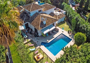 350 m² Villa ∙ 10 bedrooms ∙ 20 guests