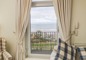 38C THE CRESCENT, character holiday cottage, with a garden in Filey
