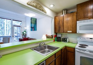 38SW - WiFi - Fireplace - Dishwasher - W/D - Sleeps 6 by RedAwning