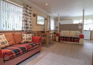 39 FERNHILL HEIGHTS, pet friendly in Charmouth