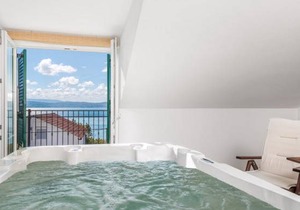 4 bedroom accommodation in Cesarica