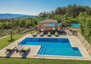 4 bedroom accommodation in Grubine