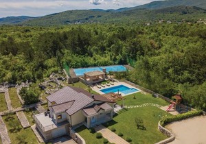 4 bedroom accommodation in Grubine