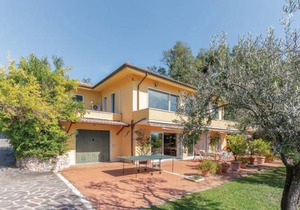 4 bedroom accommodation in Carrara -MS-