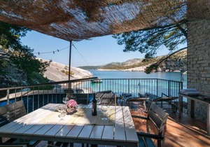 4 bedroom accommodation in Zarace
