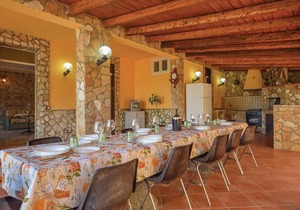 4 bedroom accommodation in Trabia PA