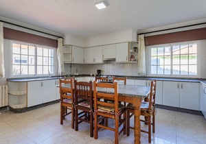 4 bedroom accommodation in Poio